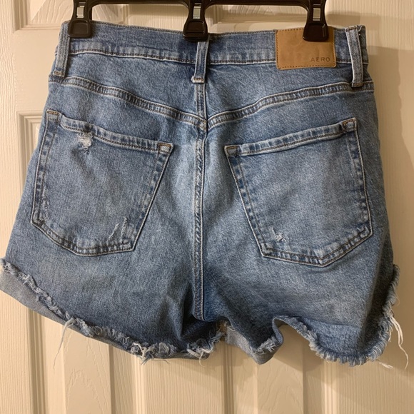 AEROPOSTALE MEDIUM WASH DISTRESSED ROLL CUFF HIGH RISE DENIM JEAN MOM SHORT SZ 4 - Picture 3 of 6
